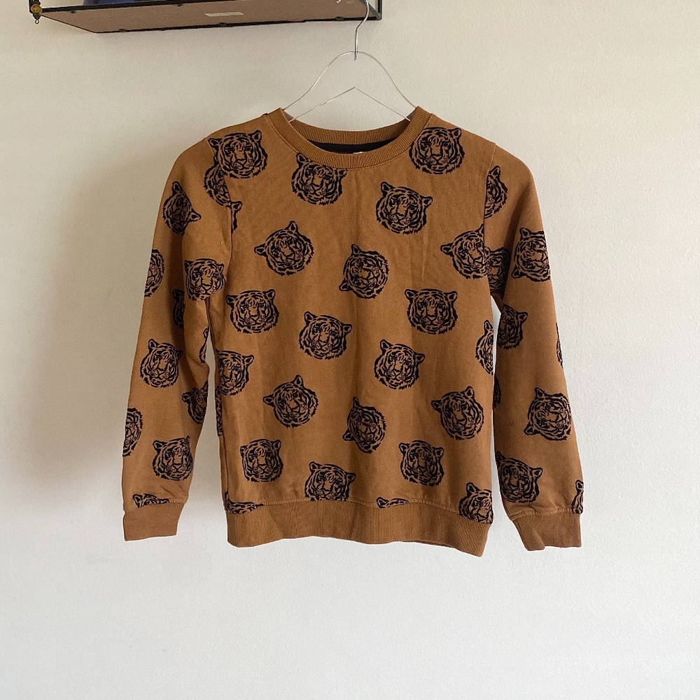🪞 NEW h&m velvet stamped tiger logo crew neck long sleeve sweater